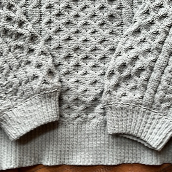 Abercrombie & Fitch Sweater - Size Medium - Picture 9 of 10